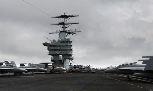 USS_Nimitz_&_USS_Eisenhower_33